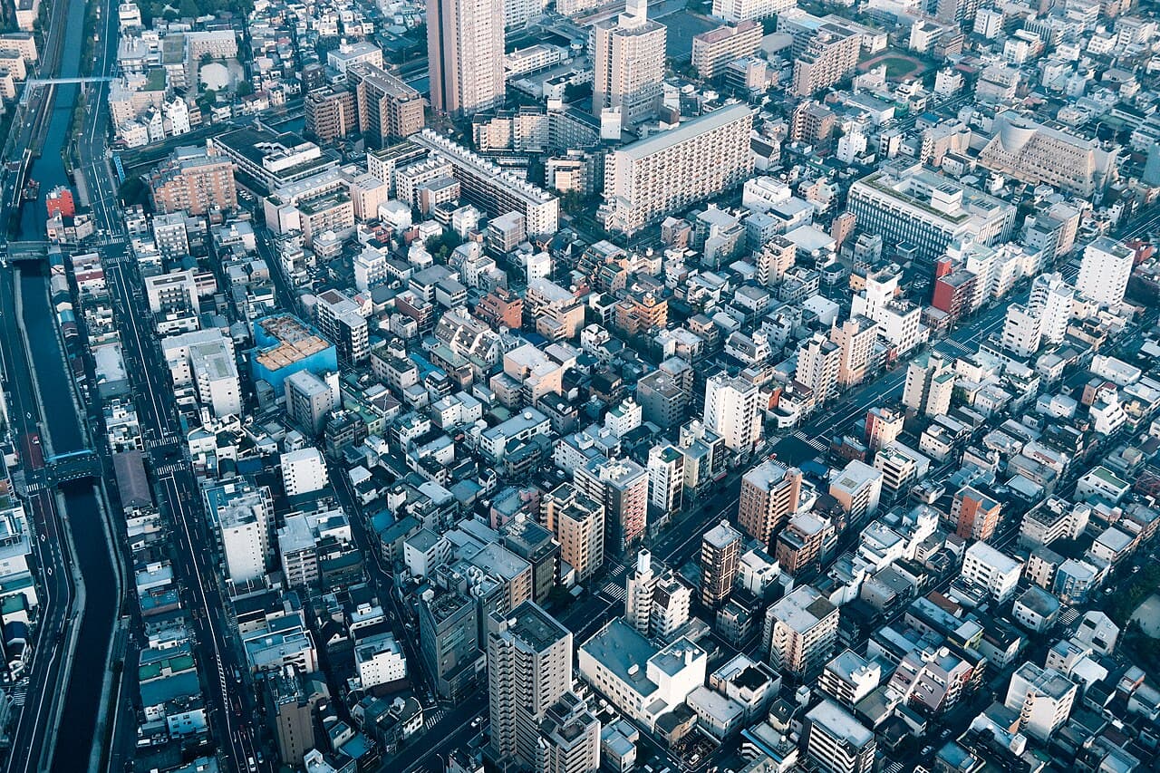 Tokyo 23-ward investment condo listings top ¥40 million—should whole-building rentals reprice?
