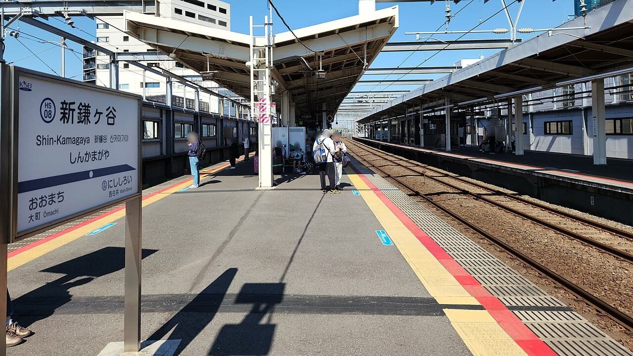 4è·¯ç·ãäº€å·®ãæ¥å¹³å12äžäººãä¹ãæããã®ã«ãå©åãã¯è¹æ©ã»æããäœãïŒæ°éã±è°·é§
åã1,300人åã®éçšããç€ºãæ¬åœã®æå³